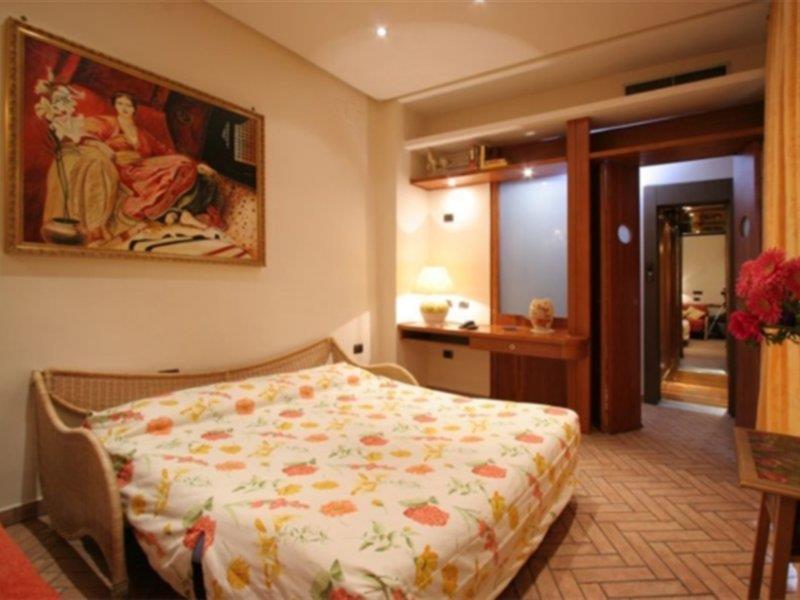 Hotel Suite Ares Napoli Værelse billede
